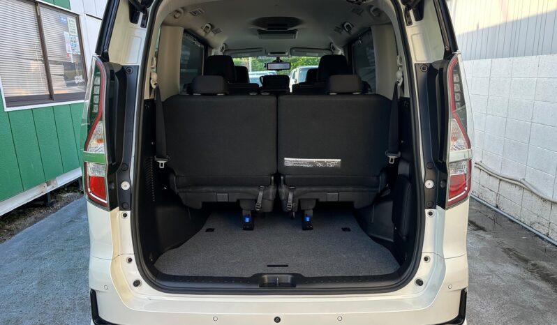 
								Nissan Serena S-HYBRID full									
