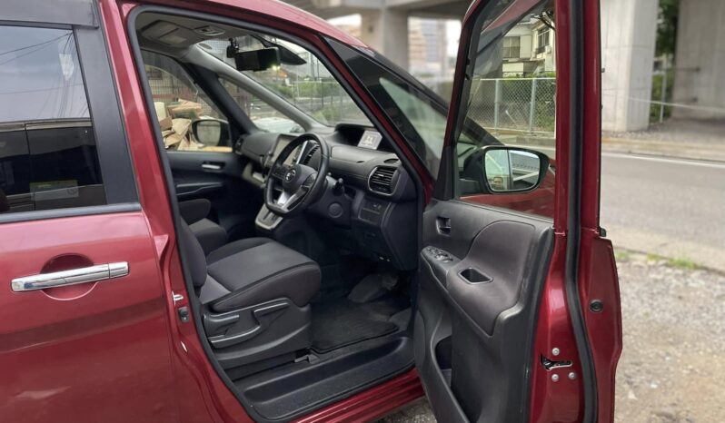 
								Nissan Serena 2017 full									