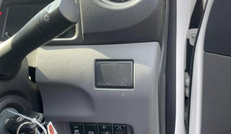 
								Nissan caravan 2013 full									