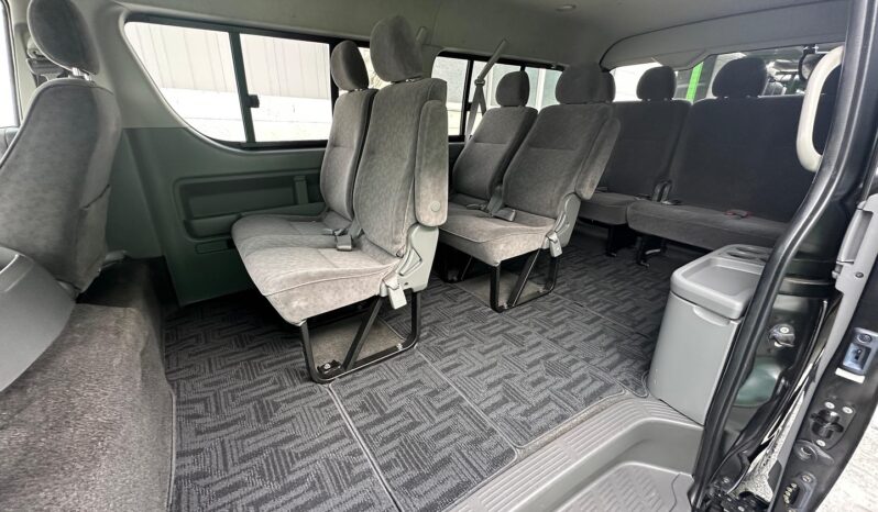 
								Toyota Hiace Wagon GL 2010 full									