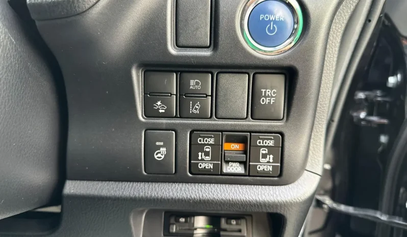 
								2019 Toyota Esquire Hybrid Gi – Premium Package full									