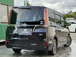 
										2019 Toyota Esquire Hybrid Gi – Premium Package full									