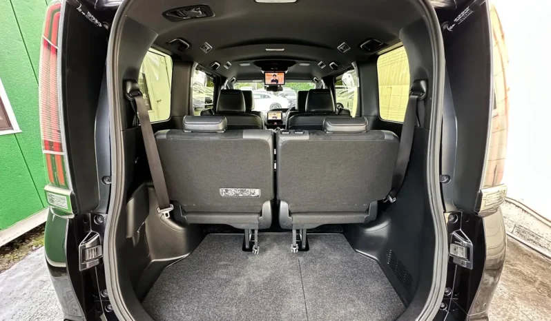 
								2019 Toyota Esquire Hybrid Gi – Premium Package full									