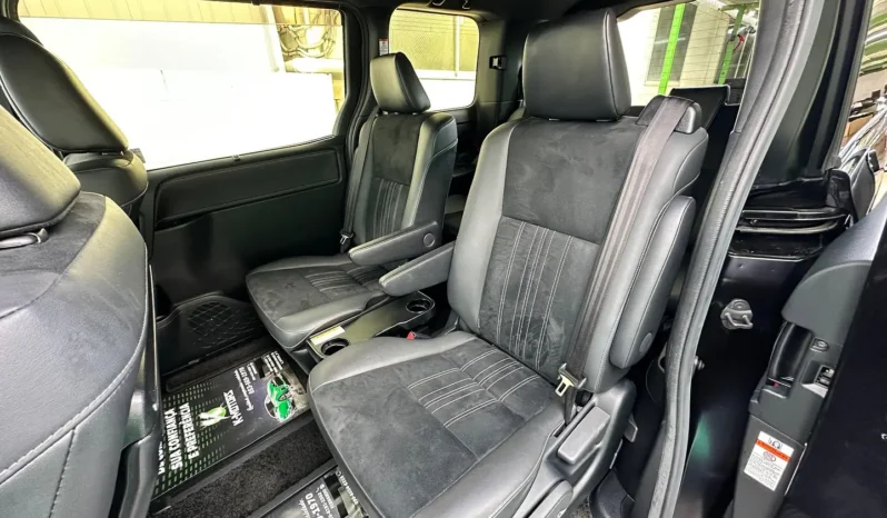 
								2019 Toyota Esquire Hybrid Gi – Premium Package full									