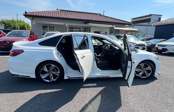 
								Toyota Crown RS advance 2019 full									