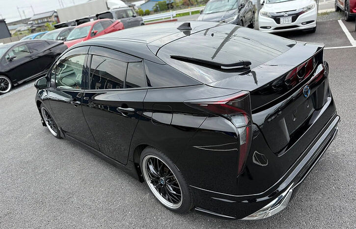 
								Toyota Prius S Touring Selection full									
