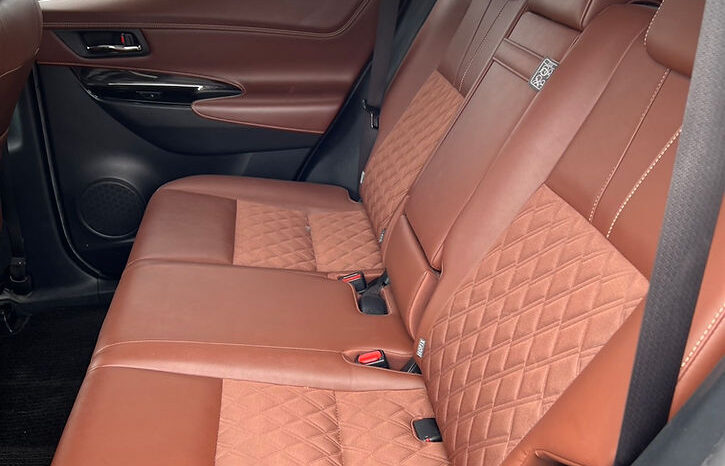 
								Toyota Harrier Elegance full									
