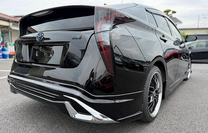 
								Toyota Prius S Touring Selection full									
