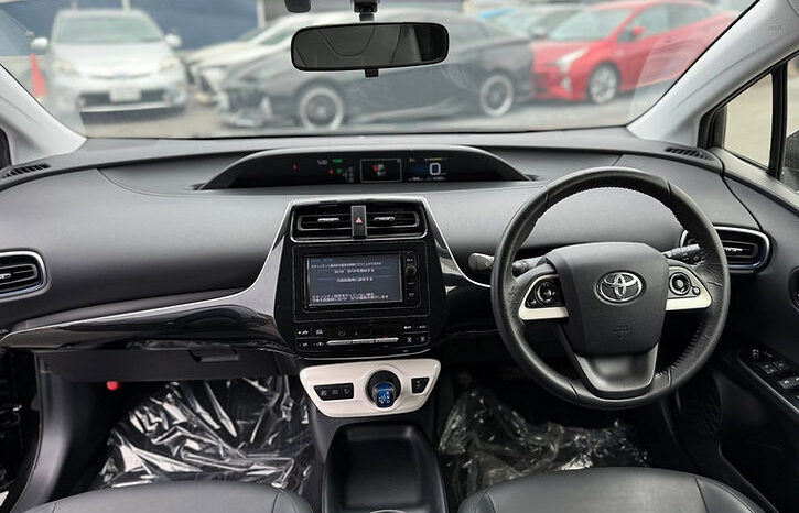 
								Toyota Prius S Touring Selection full									