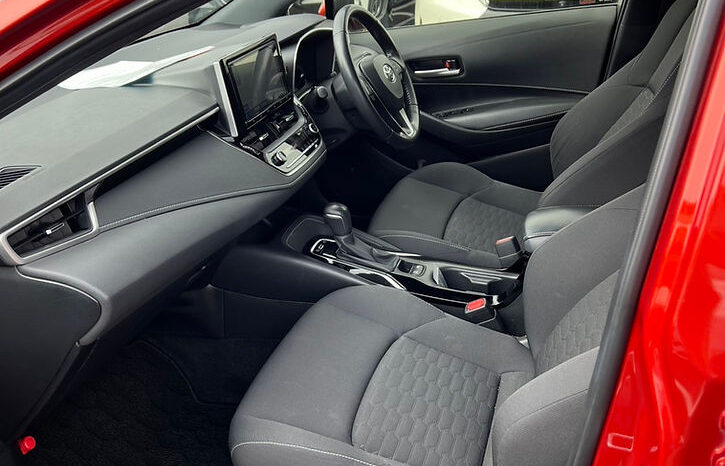
								Toyota Corolla Sport Hybrid full									