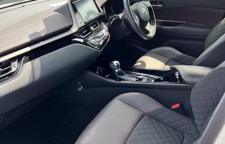 
								TOYOTA C-HR G full									