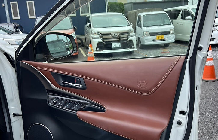 
								Toyota Harrier Elegance full									