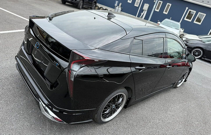 
								Toyota Prius S Touring Selection full									