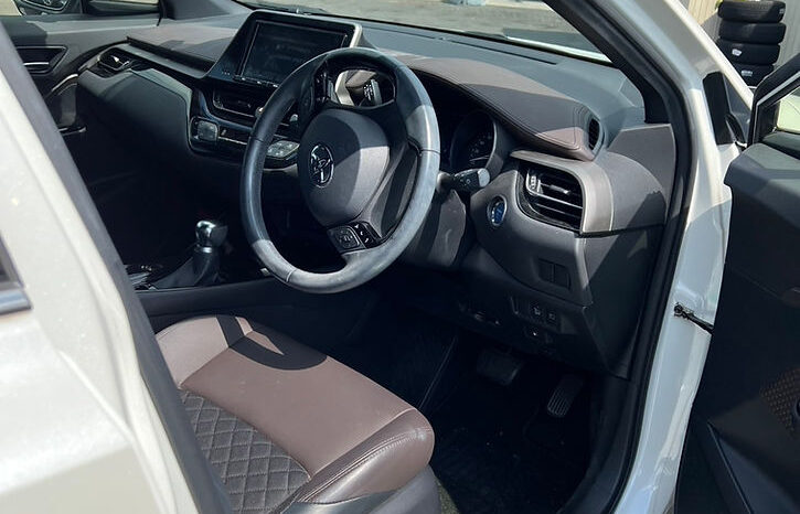 
								TOYOTA C-HR G full									