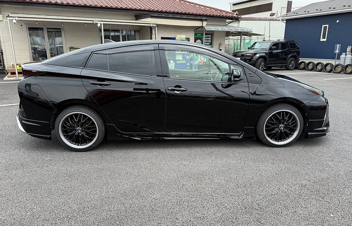 
								Toyota Prius S Touring Selection full									