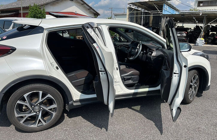 
								TOYOTA C-HR G full									