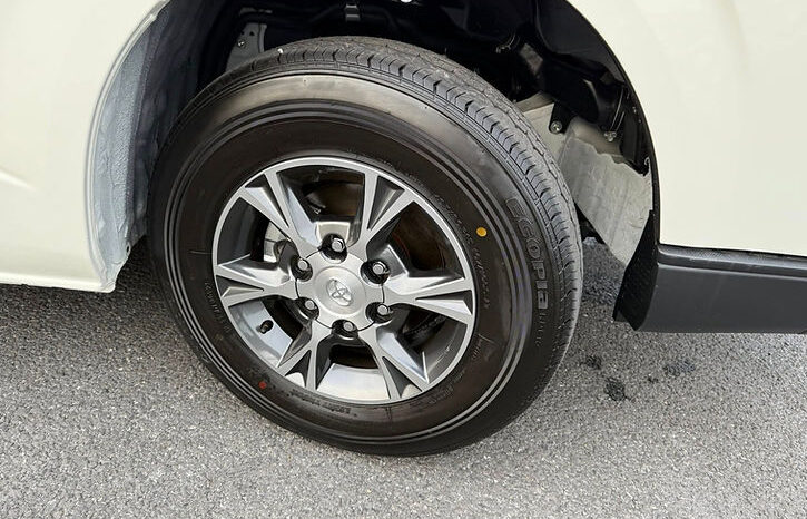 
								BRAND NEW Toyota Hiace Commuter 2025 full									