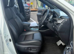 
										Toyota Harrier Premium full									