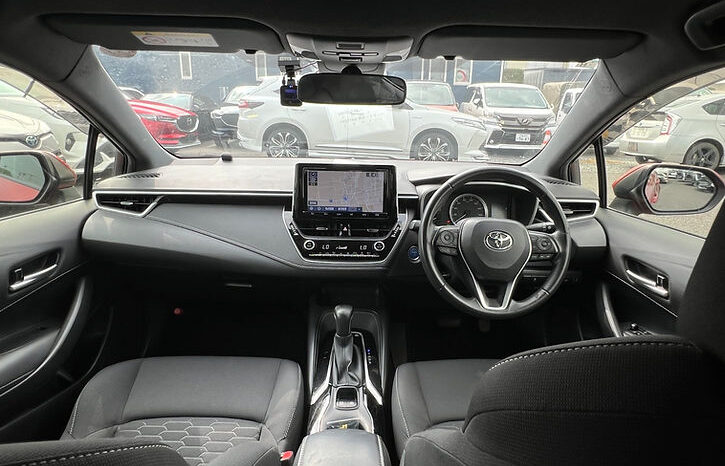 
								Toyota Corolla Sport Hybrid full									