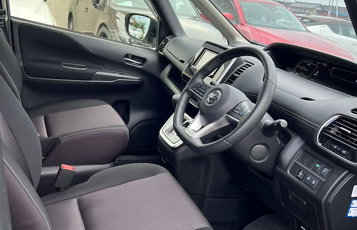 
								Nissan Serena Highway STAR　Vselection full									