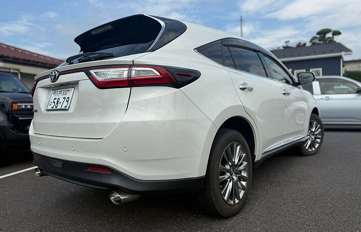
								Toyota Harrier Premium full									