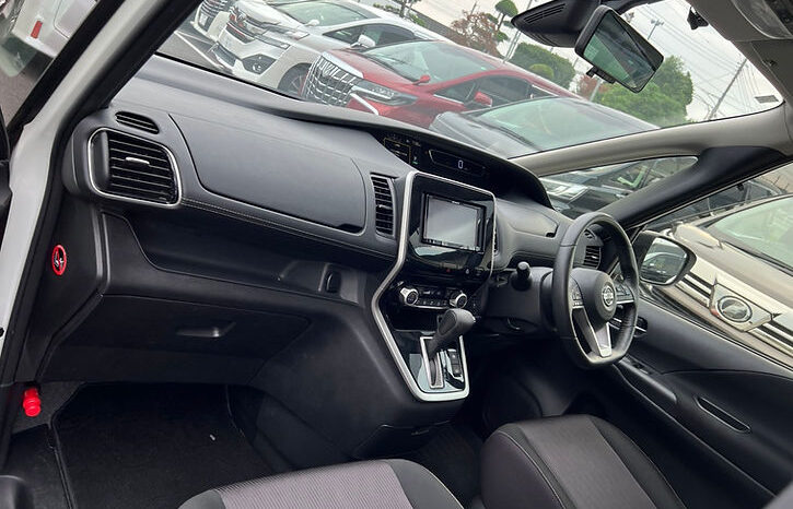 
								Nissan Serena Highway STAR　Vselection full									