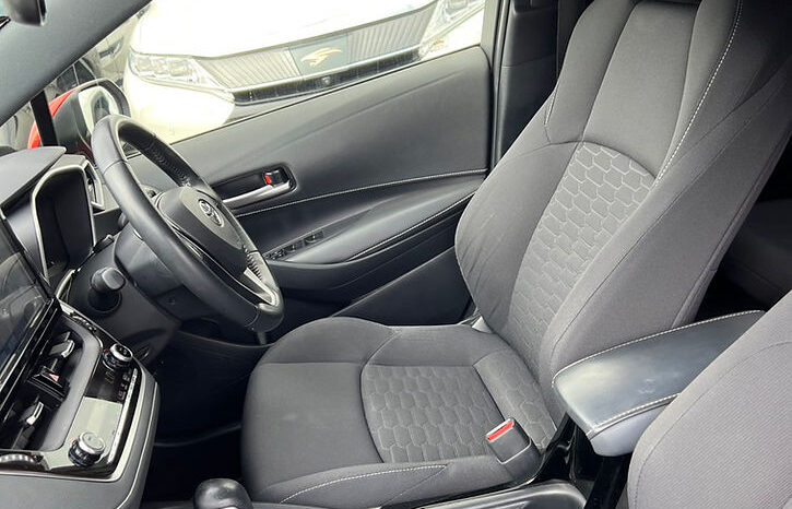 
								Toyota Corolla Sport Hybrid full									