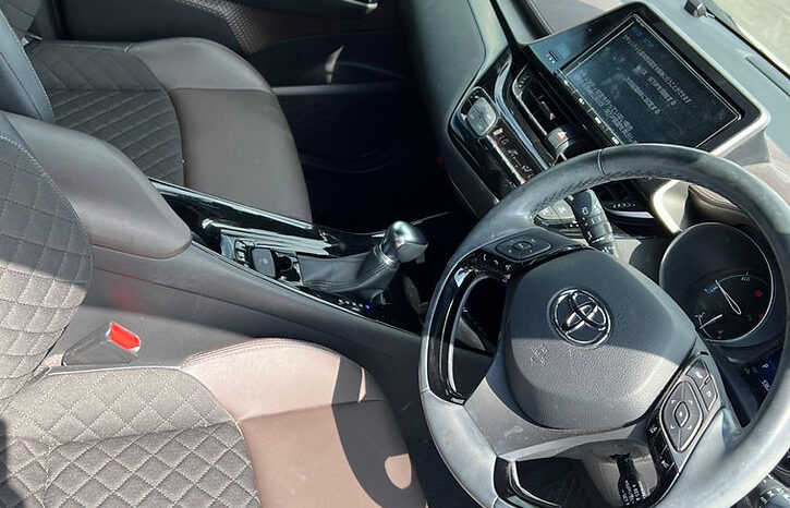 
								TOYOTA C-HR G full									