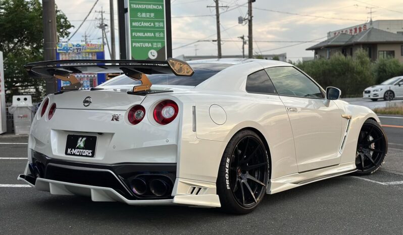 
								Nissan GT-R R35 Pure Edition full									