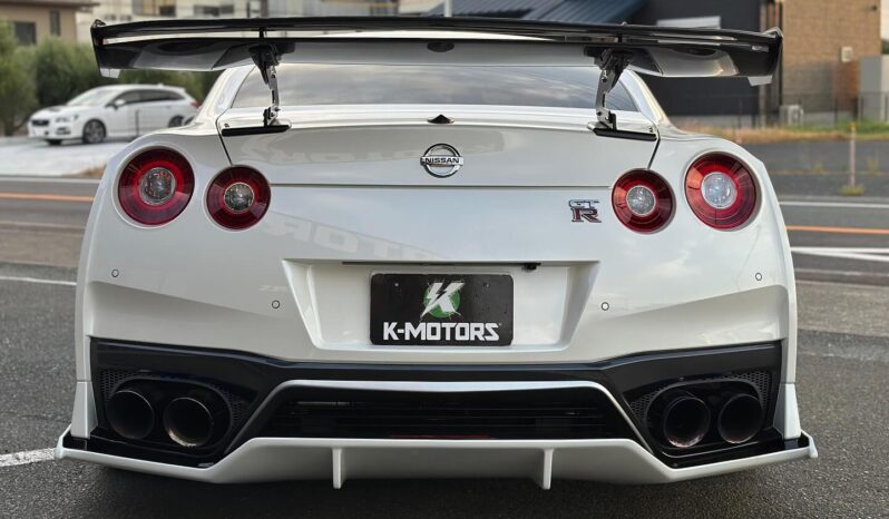 
								Nissan GT-R R35 Pure Edition full									
