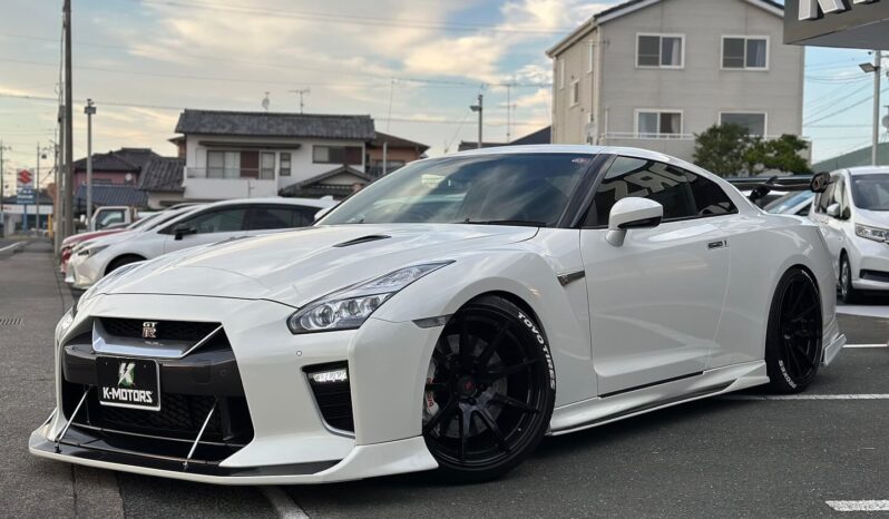 
								Nissan GT-R R35 Pure Edition full									