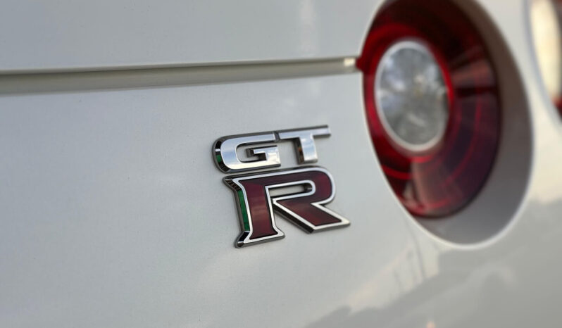 
								Nissan GT-R R35 Pure Edition full									