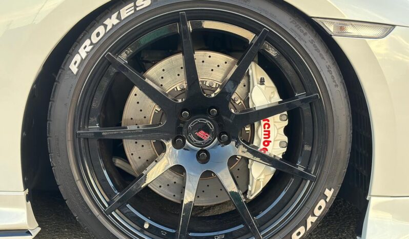 
								Nissan GT-R R35 Pure Edition full									