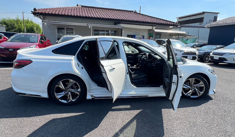 
								Toyota Crown RS advance full									