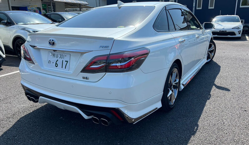 
								Toyota Crown RS advance full									