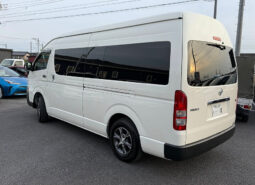 
										TOYOTA Hiace Commuter full									
