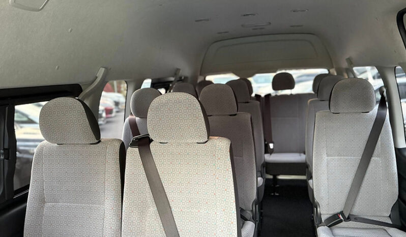 
								TOYOTA Hiace Commuter full									