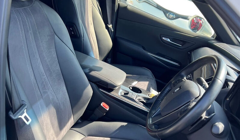 
								Toyota Crown RS advance full									