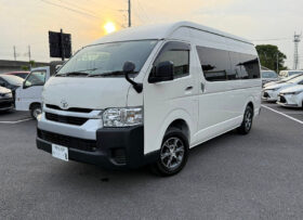 TOYOTA Hiace Commuter