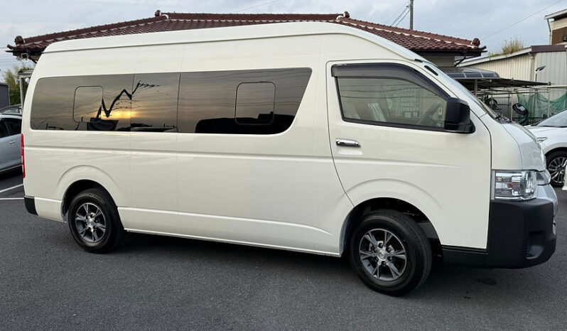 
								TOYOTA Hiace Commuter full									