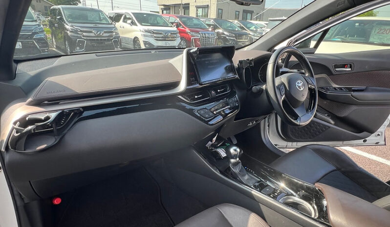 
								TOYOTA C-HR G full									