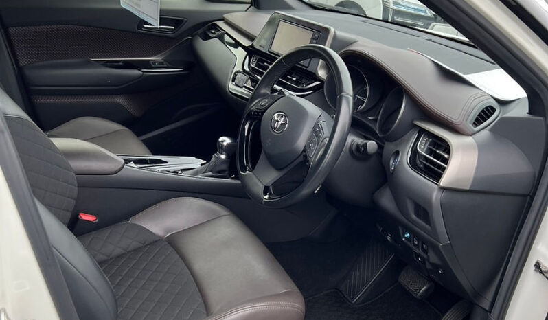 
								TOYOTA C-HR G full									