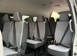 
										TOYOTA Hiace Commuter full									