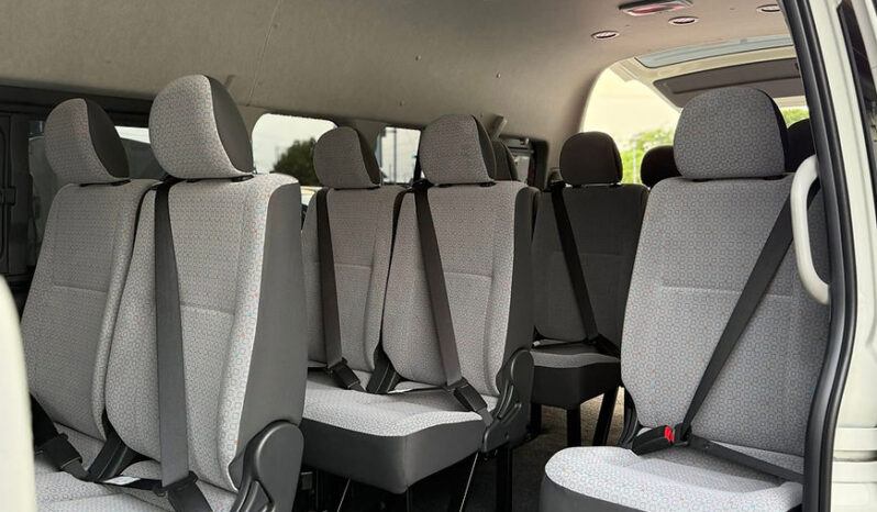 
								TOYOTA Hiace Commuter full									