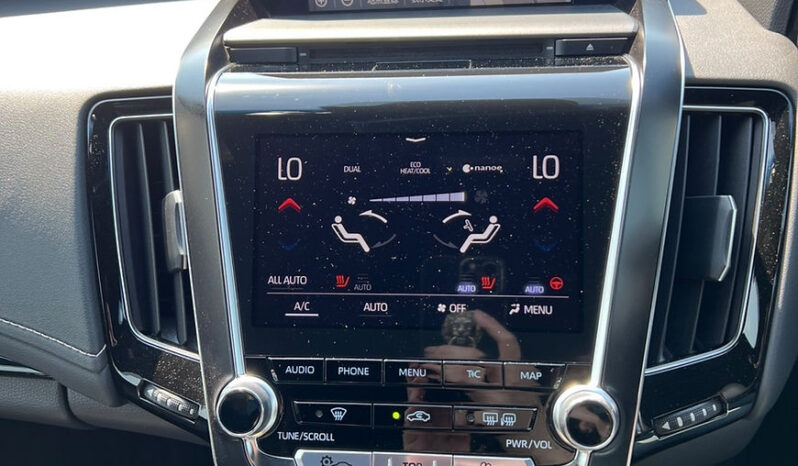 
								Toyota Crown RS advance full									
