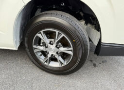 
										TOYOTA Hiace Commuter full									