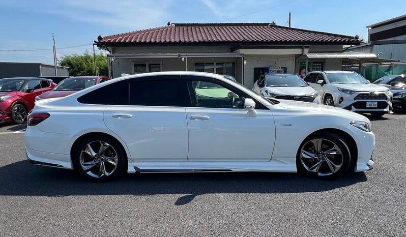 
								Toyota Crown RS advance full									