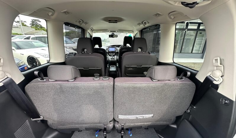 
								2018 Nissan Serena e-POWER full									