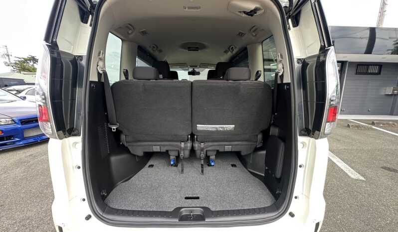
								2018 Nissan Serena e-POWER full									
