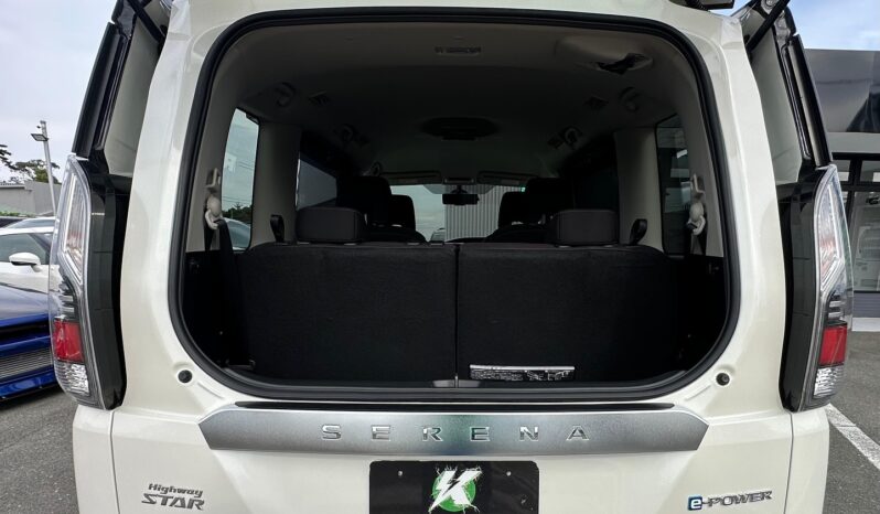 
								2018 Nissan Serena e-POWER full									